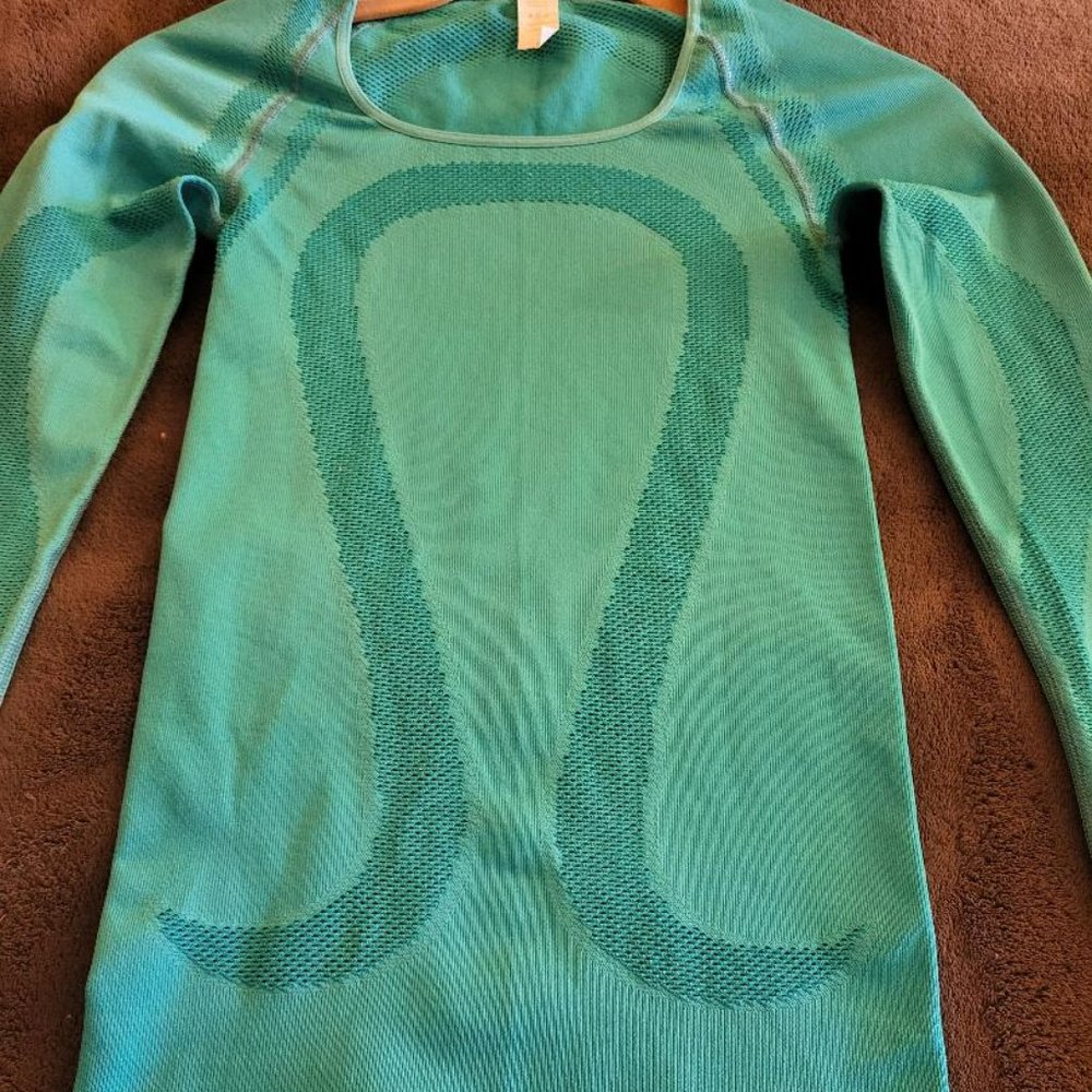 Lululemon Athletica Long Sleeve Tee in Teal Color - Size Small